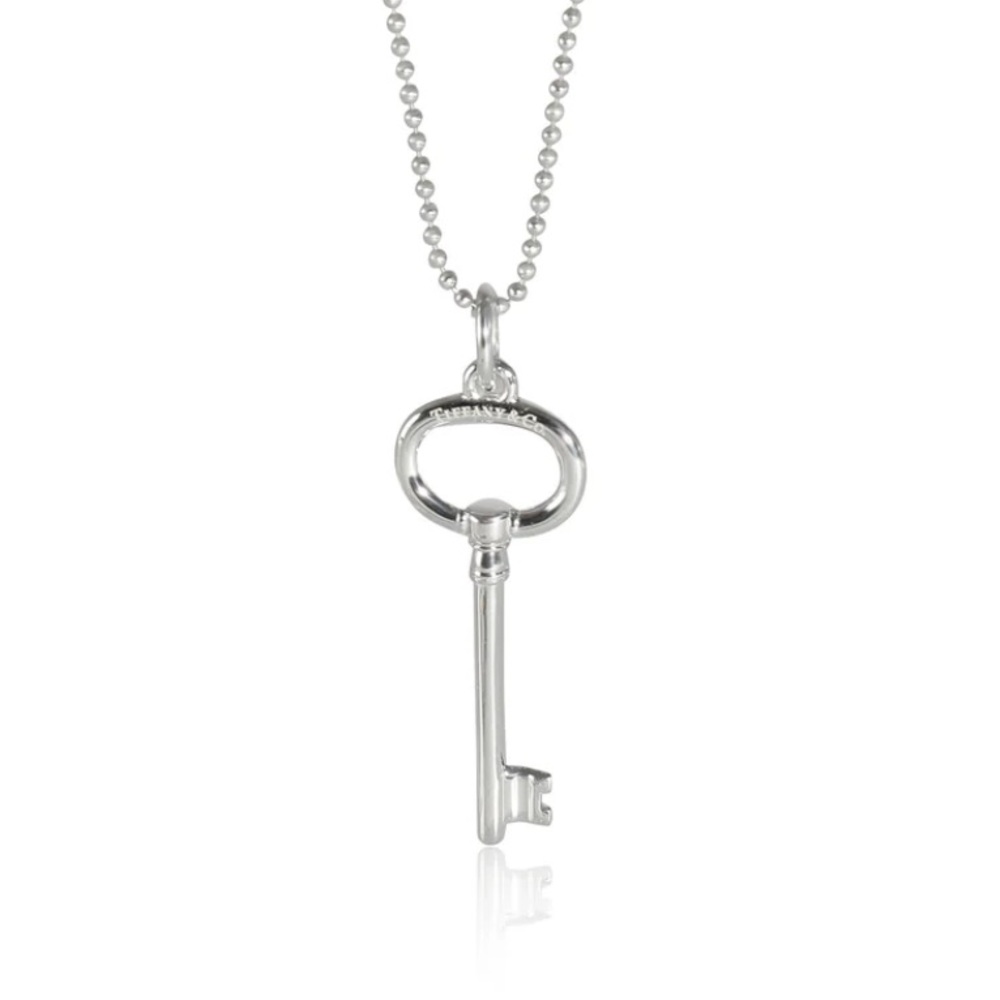 Tiffany & Co. Oval Key Pendant Necklace 17.9” in Sterling Silver